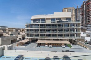 Exterior - Free housekeeping visits during your stay - StayShort - Heart-Captivating Studio in Shamal Waves 2 (JVC)