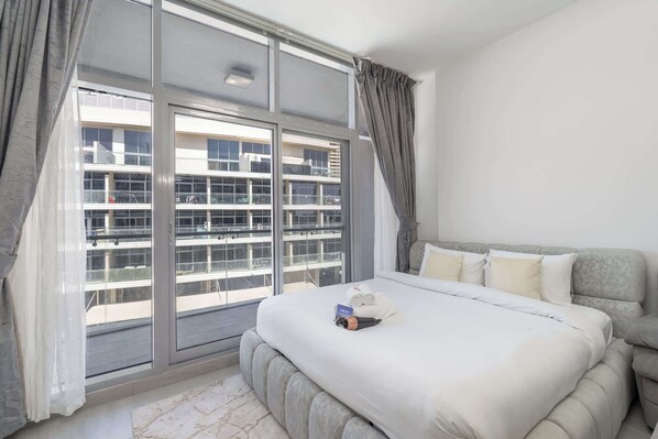 Desk, iron/ironing board, WiFi