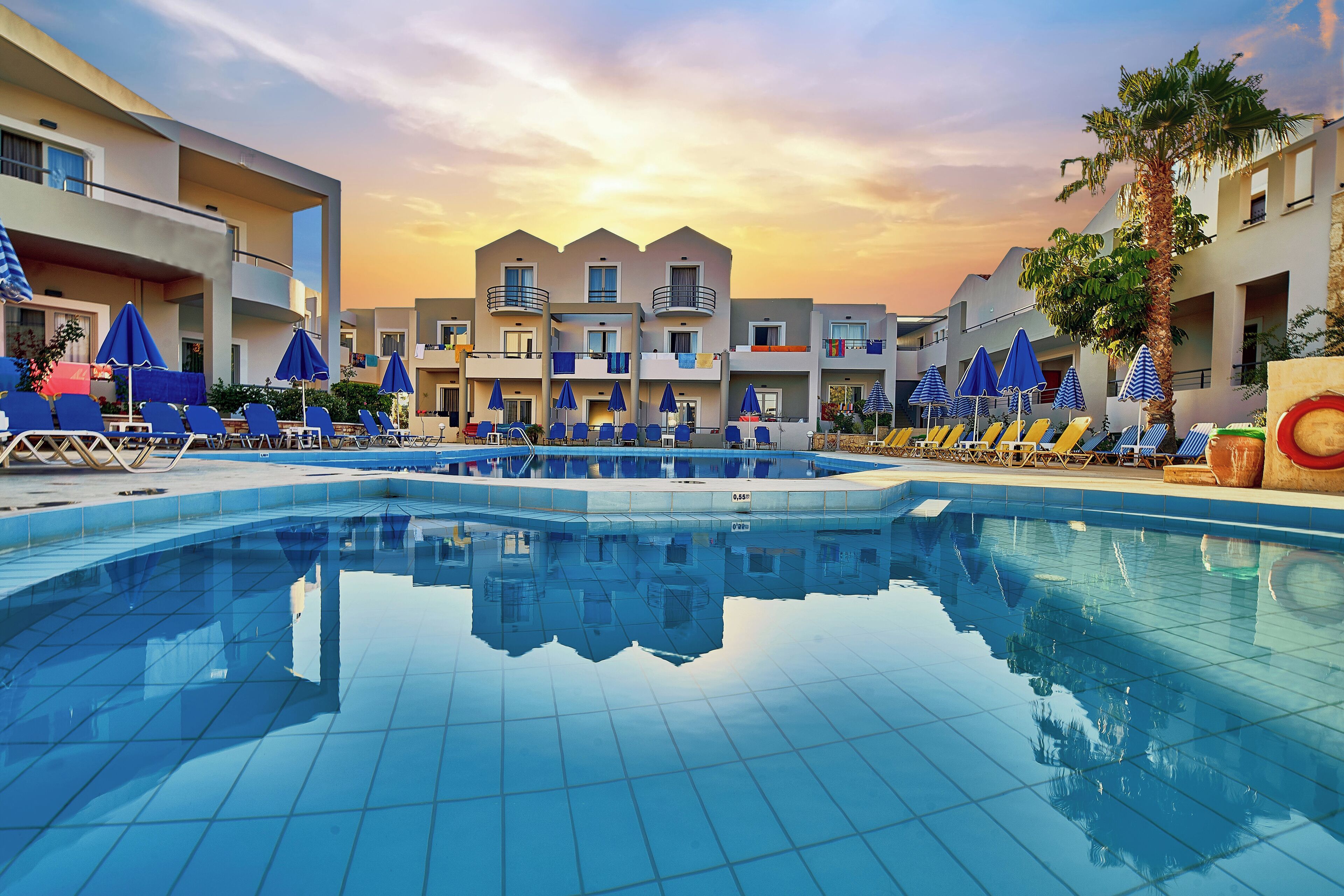 حمّام سباحة خارجي موسمي