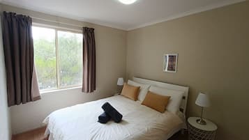 2 bedrooms, iron/ironing board, WiFi, bed sheets