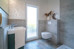 Double Room | Bathroom