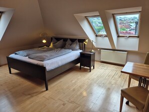 3 عدّة غرف نوم وواي فاي وملاءات أسرّة