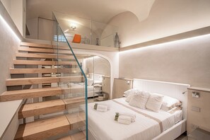 4 Schlafzimmer, Zimmersafe, Schreibtisch, Bügeleisen/Bügelbrett