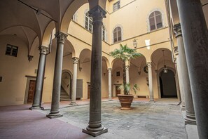 Interni