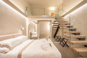 4 chambres, coffre-fort, bureau, fer et planche à repasser