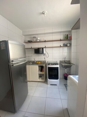 Fridge, microwave, oven, stovetop - Safe and cozy apartment in Betim. Ideal for leisure or work. (Parque das Cachoeiras Betim)