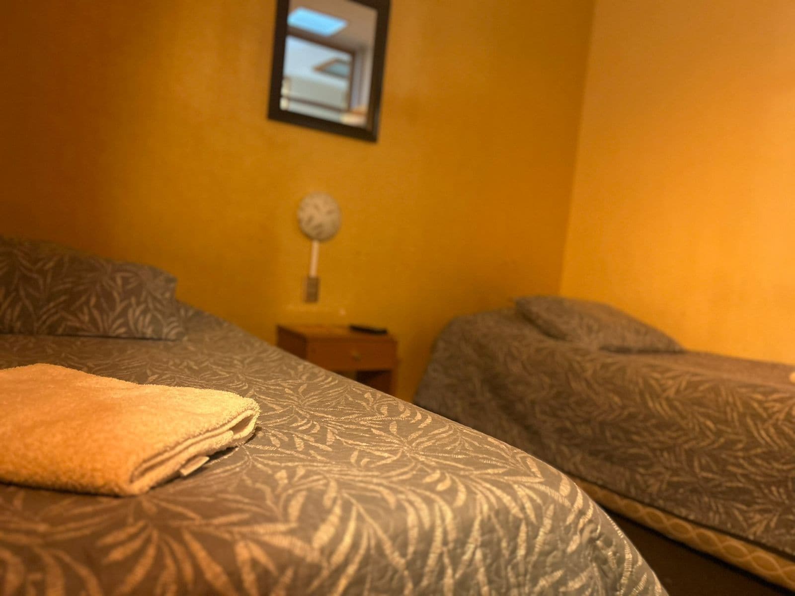 Eenvoudige Twin kamer | Gratis wifi, beddengoed