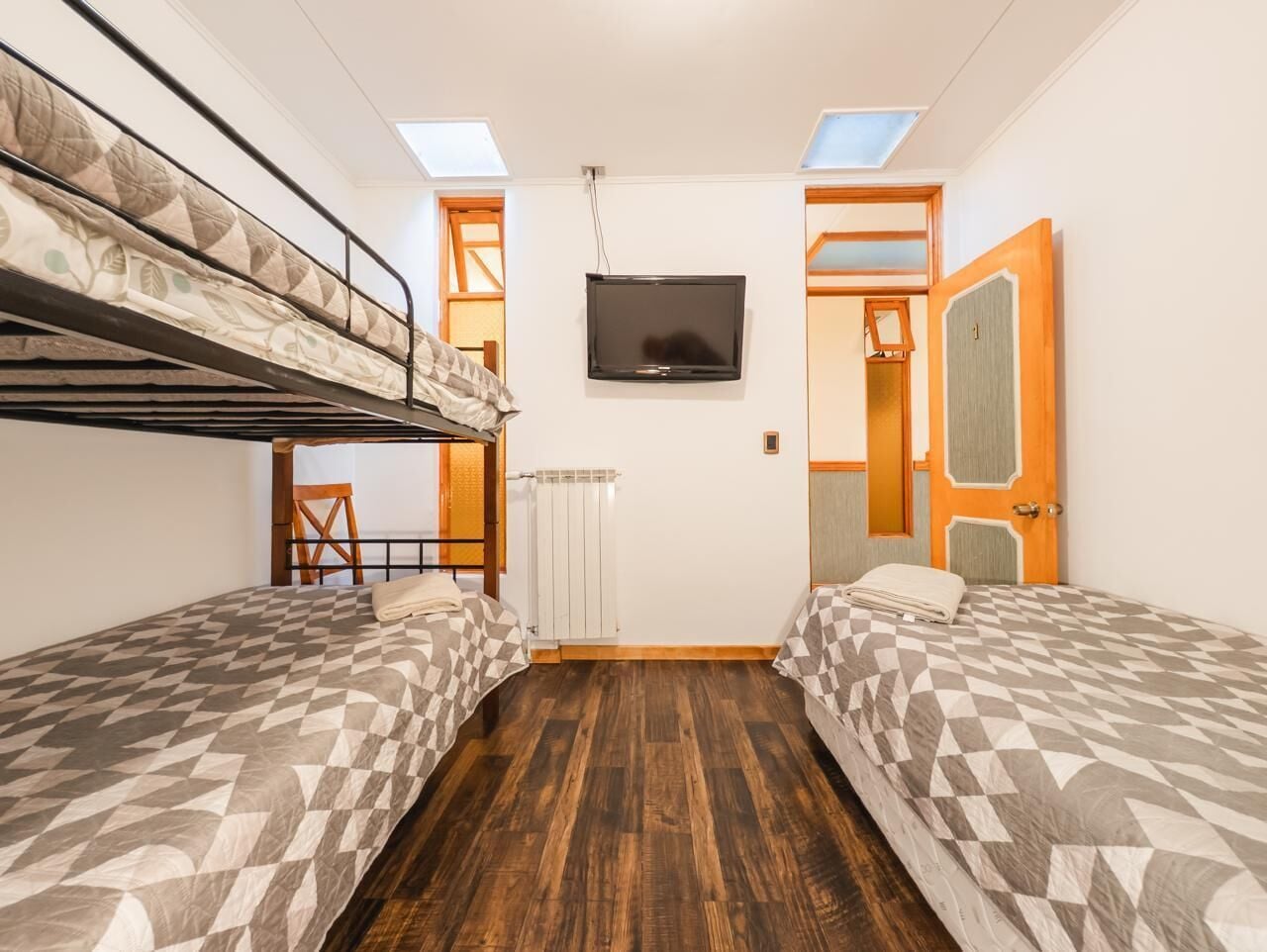 Quarto triplo básico | Wi-Fi de cortesia, roupa de cama