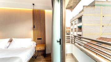 Deluxe Room, 1 Katil Raja (King), City View | Meja, ruang kerja komputer riba, kalis bunyi, Wi-fi percuma