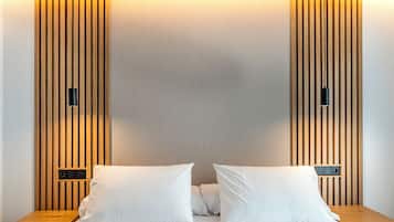 Deluxe Room, 1 King Bed, City View | Desk, laptop workspace, soundproofing, free WiFi