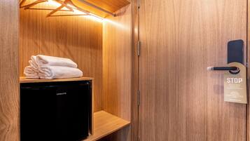 Habitación Deluxe, 1 cama de matrimonio grande, vistas a la ciudad | Interior