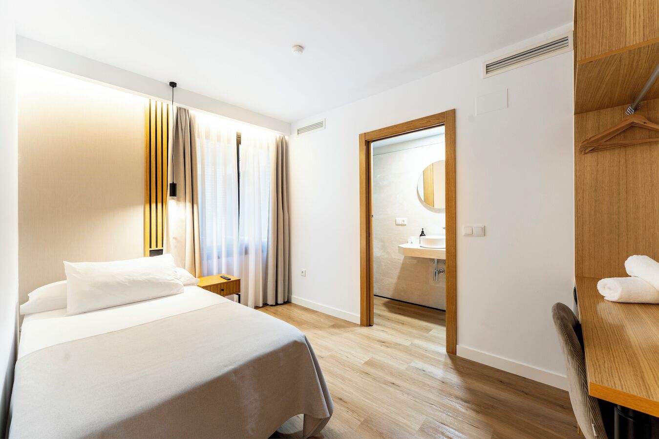 Deluxe Room, 1 Large Twin Bed | Desk, laptop workspace, free WiFi