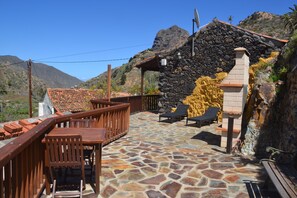 Outdoor dining - El Barranco Rural House (VALLEHERMOSO)