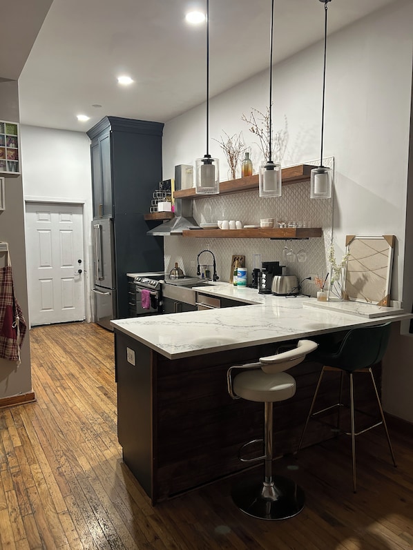 Private kitchen - Chic 1-bedroom apartment,15mims from downtown (Chicago)