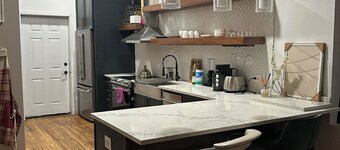 Chic 1-bedroom apartment,15mims from downtown