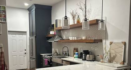 Chic 1-bedroom apartment,15mims from downtown