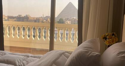 Roone Pyramids View Inn