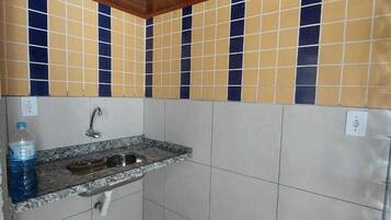 Suite casal 401 com ar, tv e cozinha | Private kitchen
