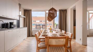 Apartment (Luxe 10) | Dining