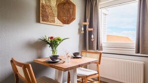Căn hộ (Comfort 2BR) | Khu ăn uống