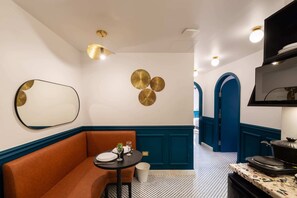 베이직 아파트 | 내부