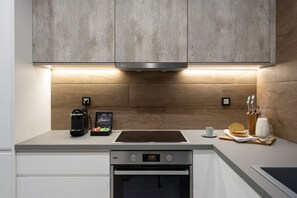 Réfrigérateur, four, plaque de cuisson, lave-vaisselle