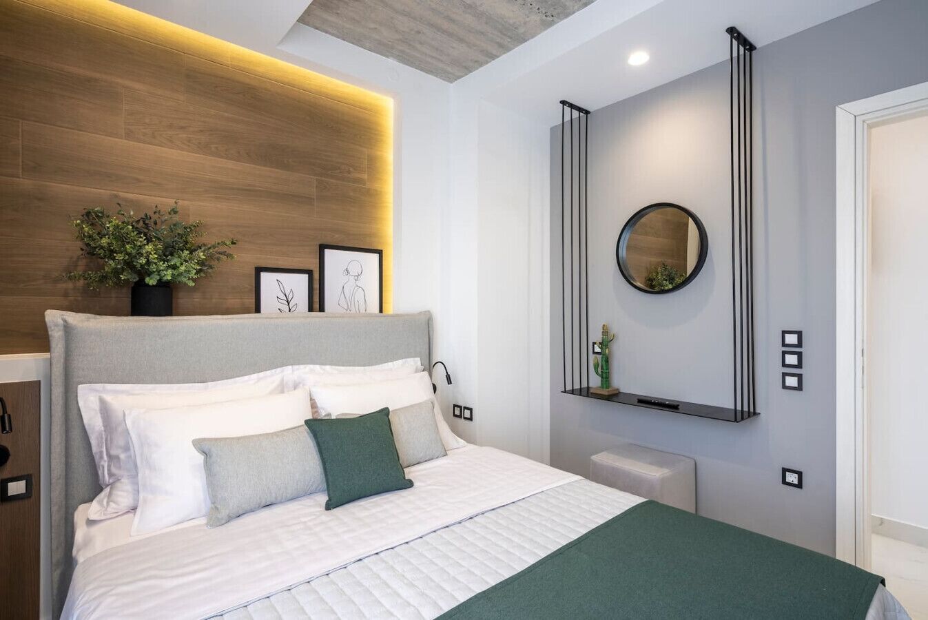 1 bedroom, desk, iron/ironing board, WiFi