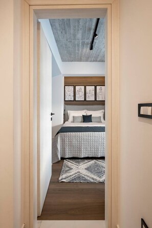 1 bedroom, desk, iron/ironing board, WiFi