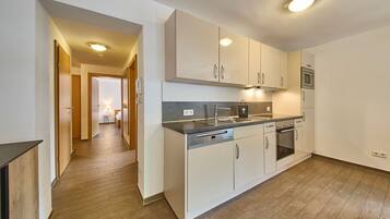 Comfort-Apartment, 2 Schlafzimmer, Bergblick | Eigene Küche | Wasserkocher mit Kaffee-/Teezubehör, Wasserkocher, Toaster