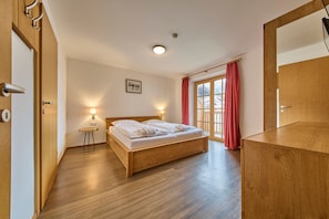 Comfort Apartment, 2 Bedrooms, Mountain View | 2 bedrooms, hypo-allergenic bedding, free WiFi, bed sheets - Apartment Residence Top 1 (Saalbach)