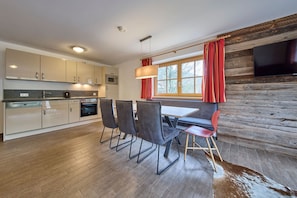 Comfort Apartment, 2 Bedrooms, Mountain View | In-room dining - Apartment Residence Top 1 (Saalbach)