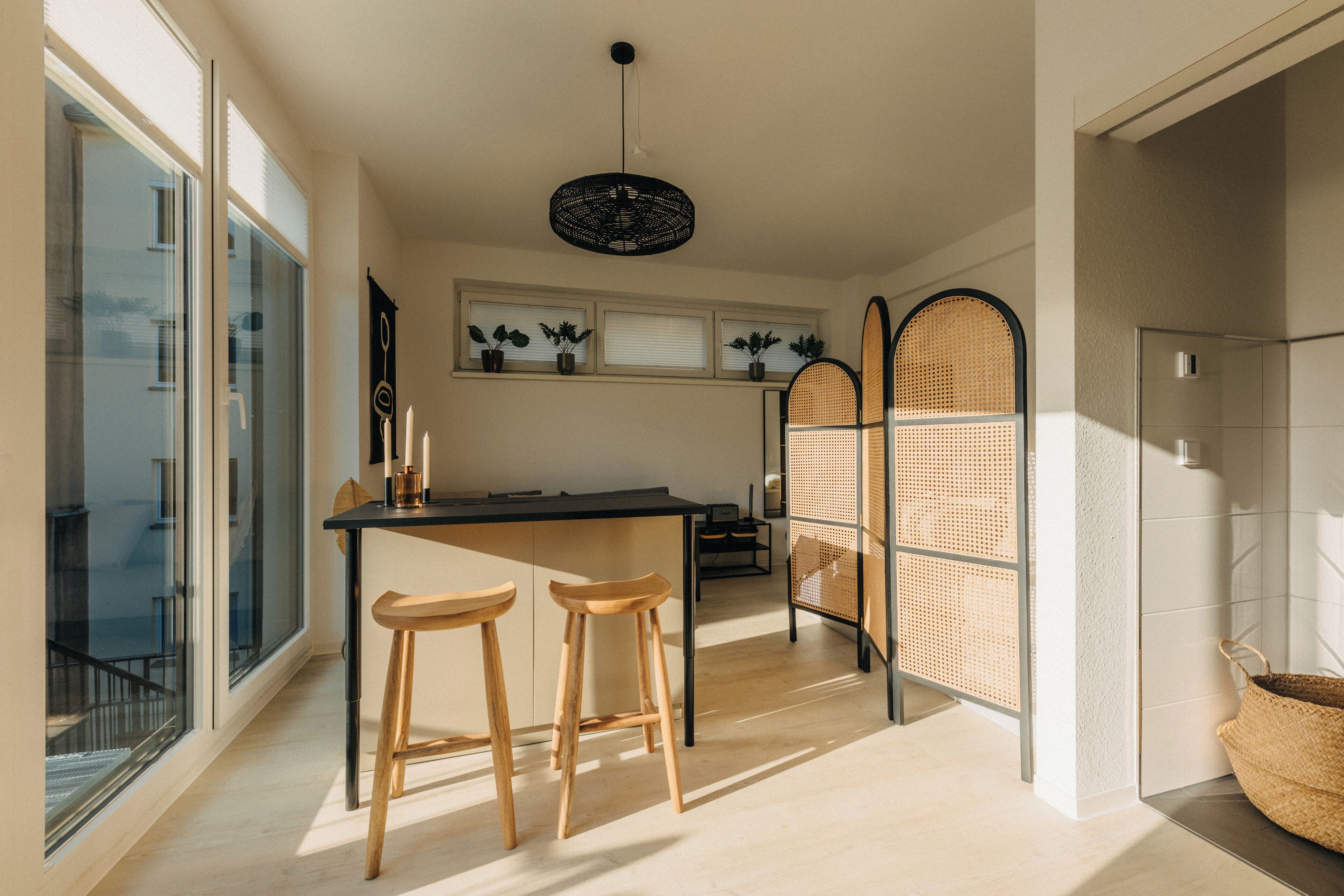 32-inch LED TV with digital channels, Netflix, pay films