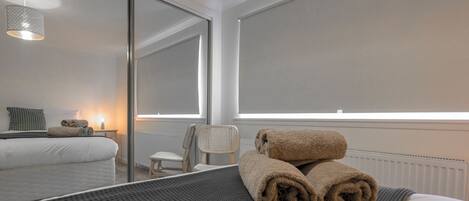 2 bedrooms, iron/ironing board, free WiFi, bed sheets