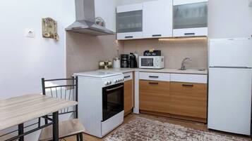 House, 2 Bedrooms, Accessible, Patio | Interior