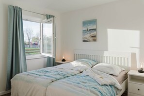 3 habitaciones, tabla de planchar con plancha, wifi y ropa de cama 