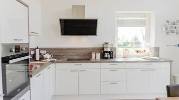 Kühlschrank, Ofen, Herdplatte, Geschirrspüler