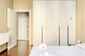 Standard-Apartment, Balkon | 1 Schlafzimmer, Bügeleisen/Bügelbrett, kostenloses WLAN, Bettwäsche