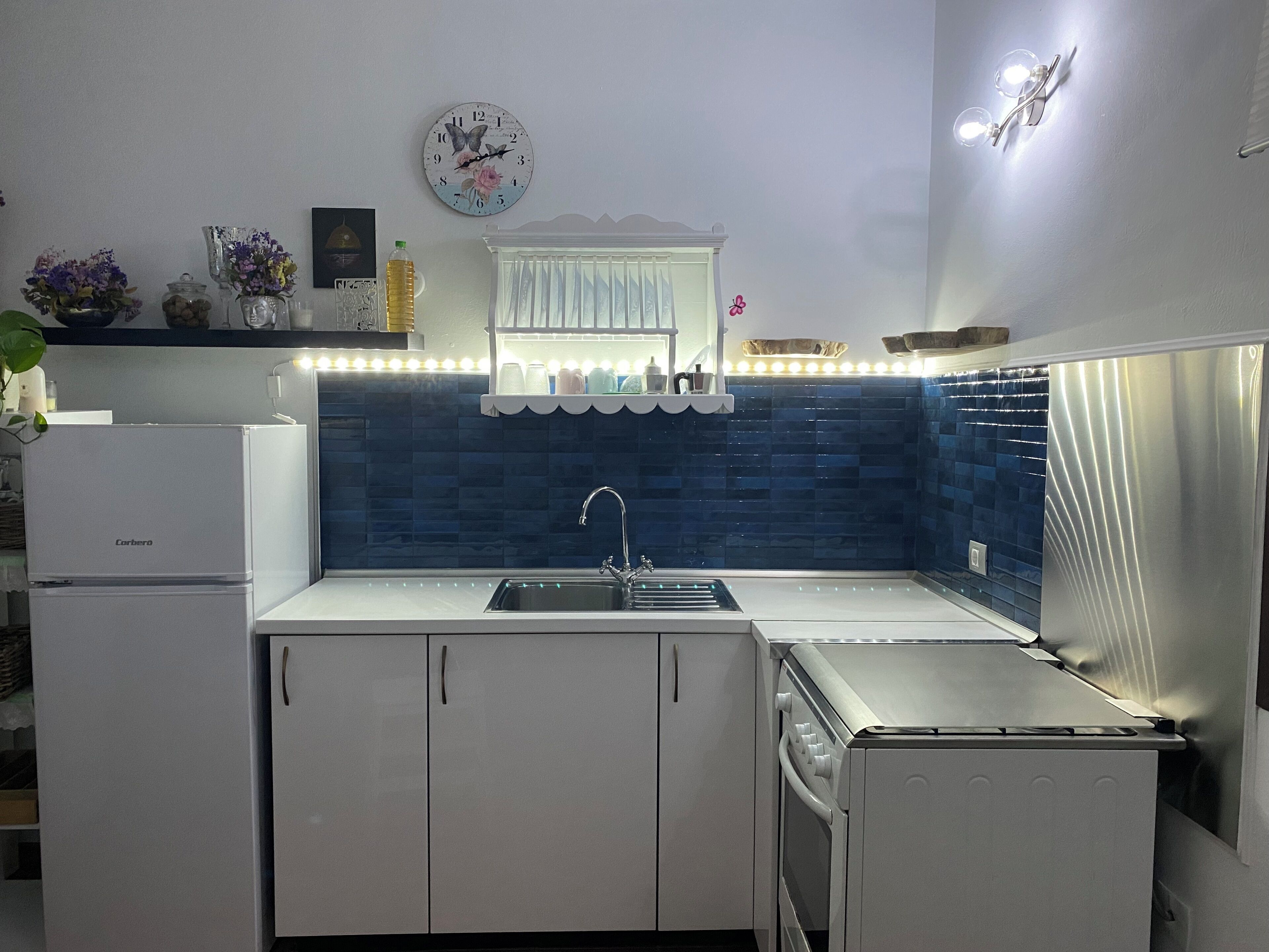 Fridge, stovetop, coffee/tea maker, electric kettle