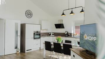 Kühlschrank, Ofen, Herdplatte, Geschirrspüler