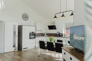 Kühlschrank, Ofen, Herdplatte, Geschirrspüler