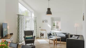 Fernseher, Tischtennisplatte