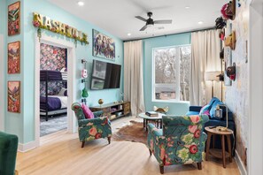 2 bedrooms, free WiFi, bed sheets - NEW! Music City Eden: 10min->Broadway Hip+Stylish (Nashville)