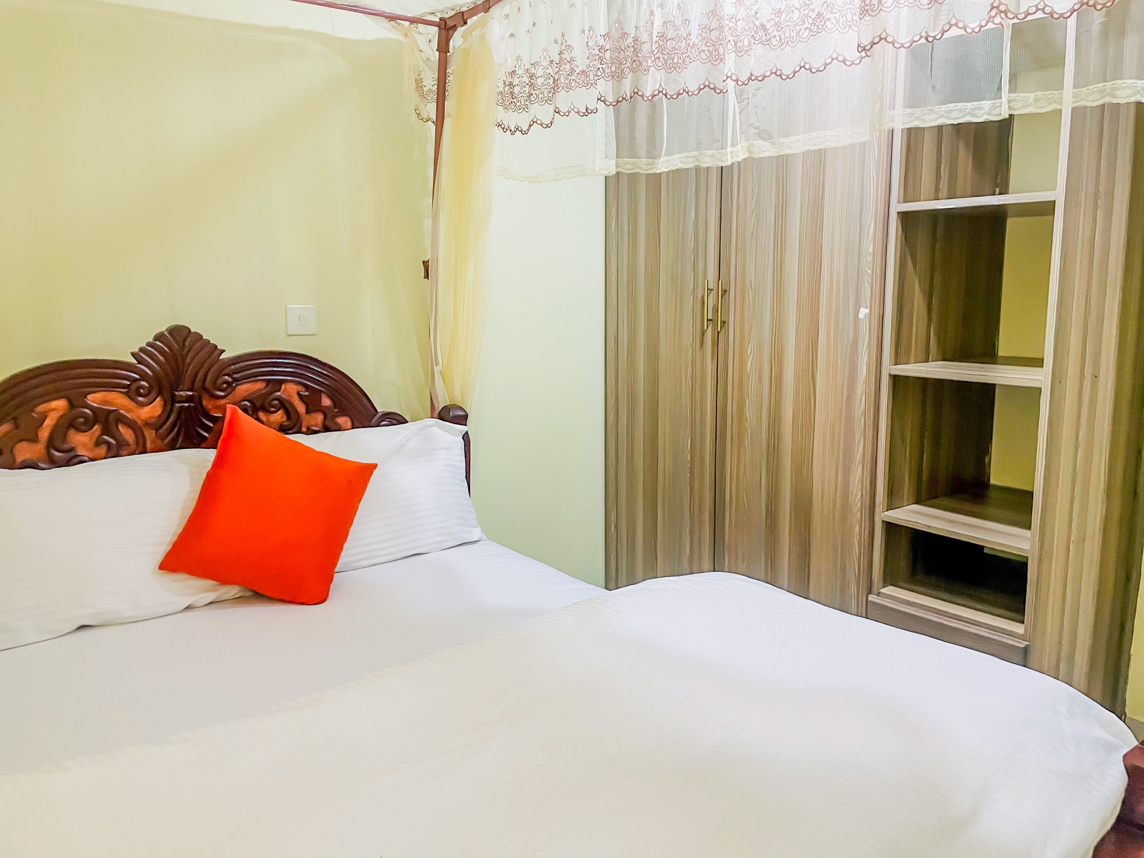 2 Schlafzimmer, hochwertige Bettwaren, Pillowtop-Betten