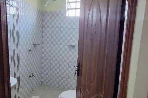 Chaussons, serviettes fournies, savon, papier toilette
