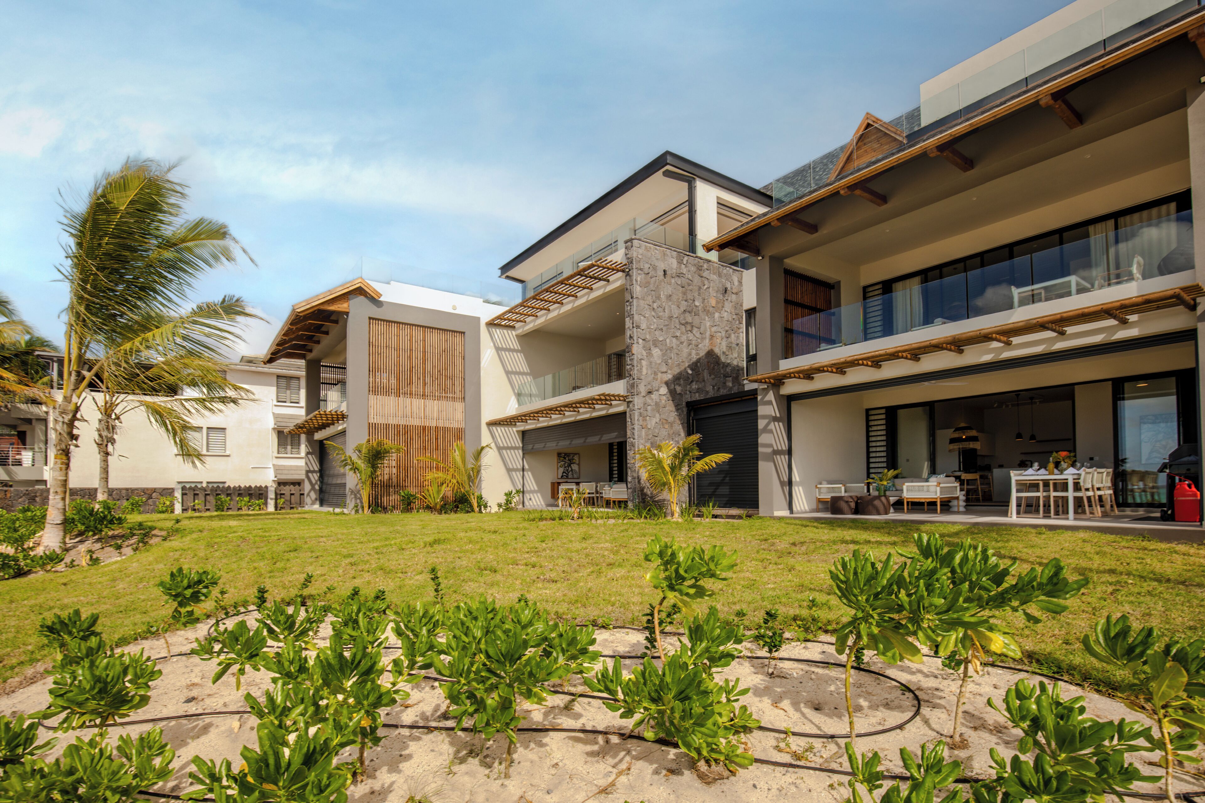 Vista frontal de la propiedad