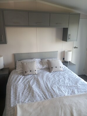 2 quartos, ferros/tábuas de passar roupa, Wi-Fi, roupa de cama