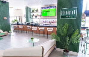 Bar (on property) - » Cabaña Lanaī @ The Beach - New! 3mn from Airport (Carolina)