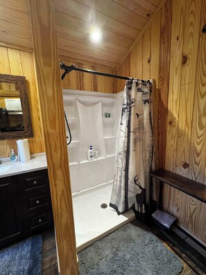 Shower, towels - Bennett's Point Cabin (Green Pond)