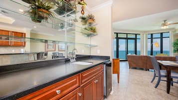 Condo, 3 Bedrooms | Interior