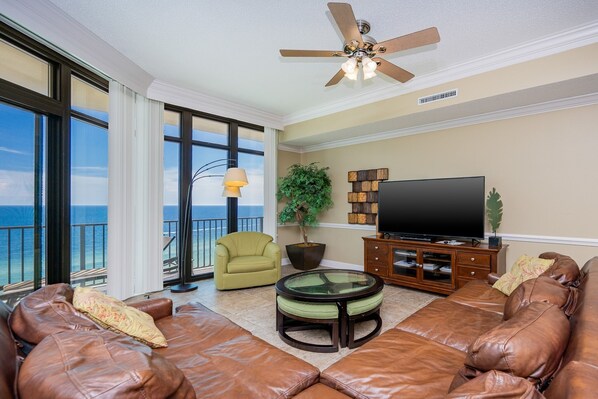 Condo, 3 Bedrooms | Living area